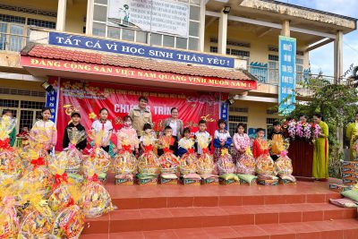 “Xuân yêu thương – Tết sum vầy” và “Hội chợ xuân 2023”